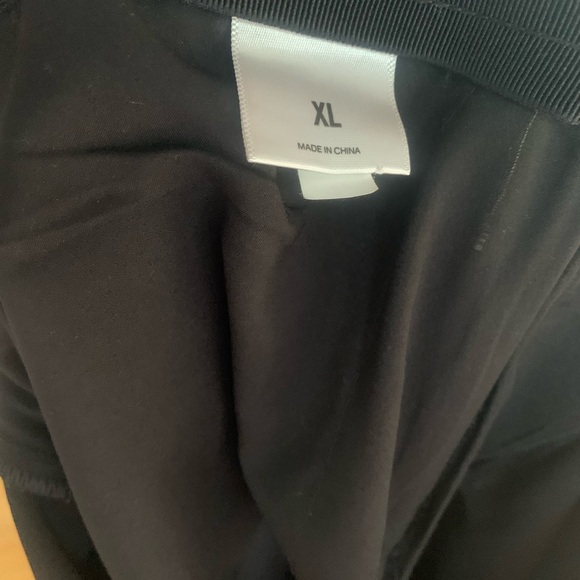 Women’s Express Black Pants. Hook/Clasp Closure. Side & Back Pockets. Size 16. - Picture 2 of 6